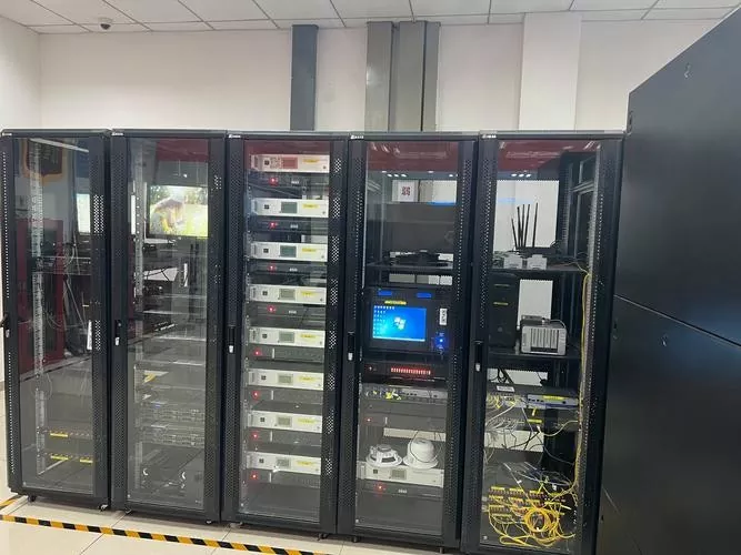 Slaboproudý kabinet